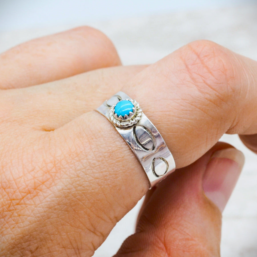 navajo hand carved sterling silver turquoise ring - womens turquoise jewellery 