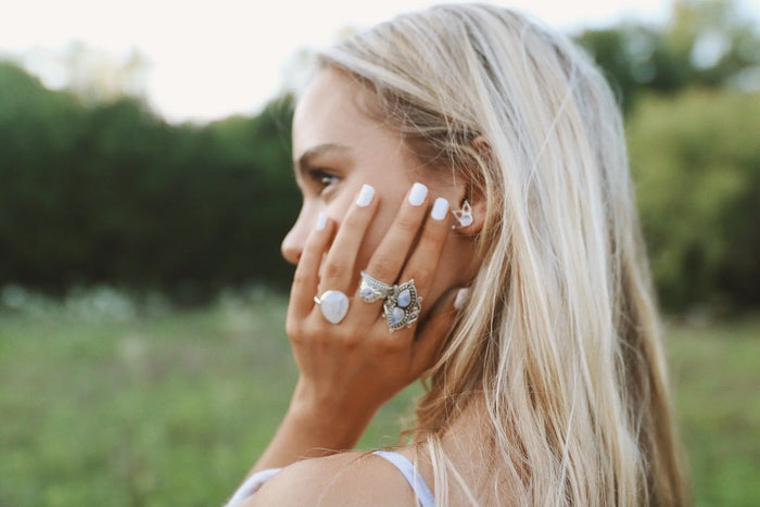 Our How-To Guide on Closing Your i + h Earrings - www.indieandharper.com