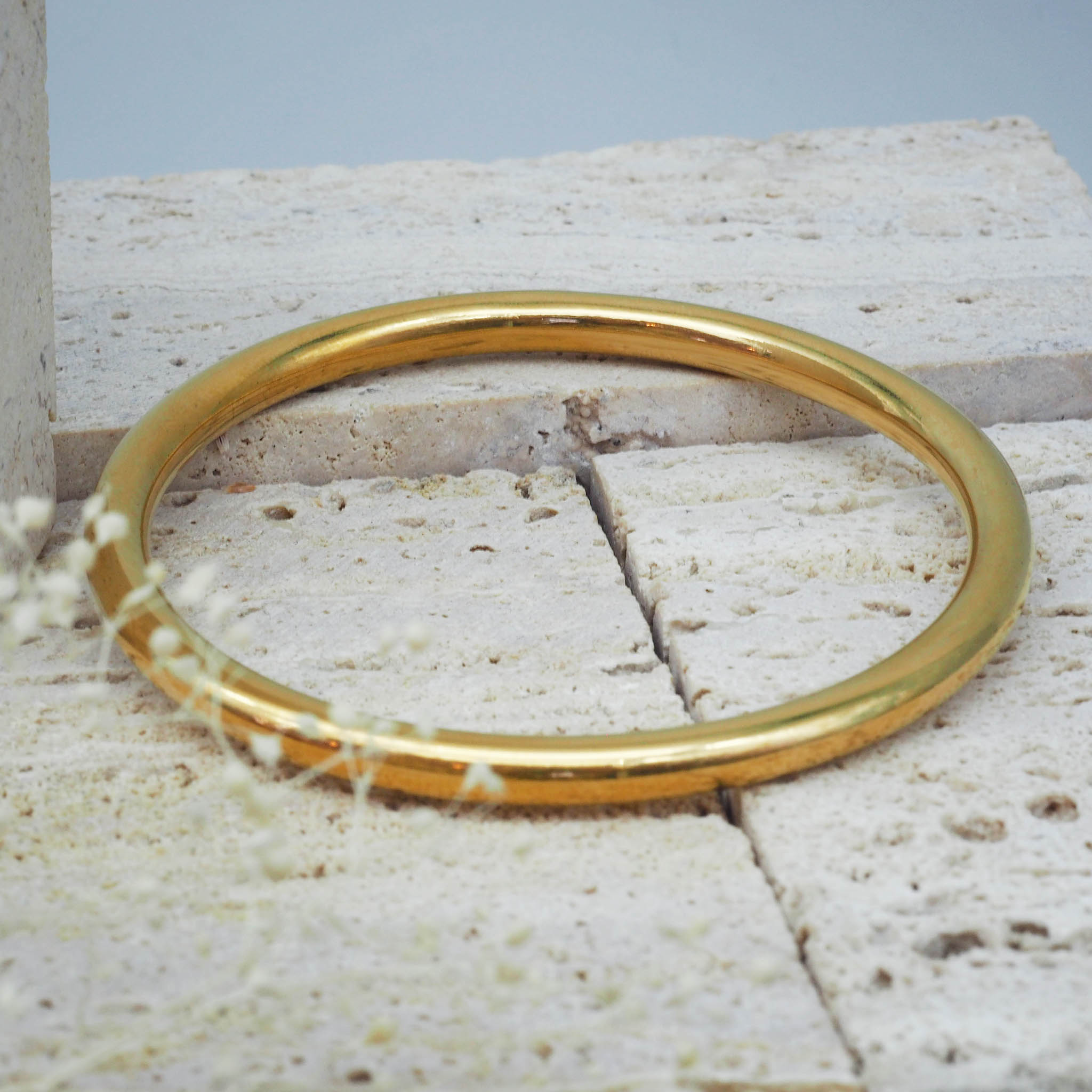 Close-up of gold golf bangle - waterproof jewellery by indie and harper 