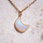  www.indieandharper.com Lunar Dreams Moonstone Necklace