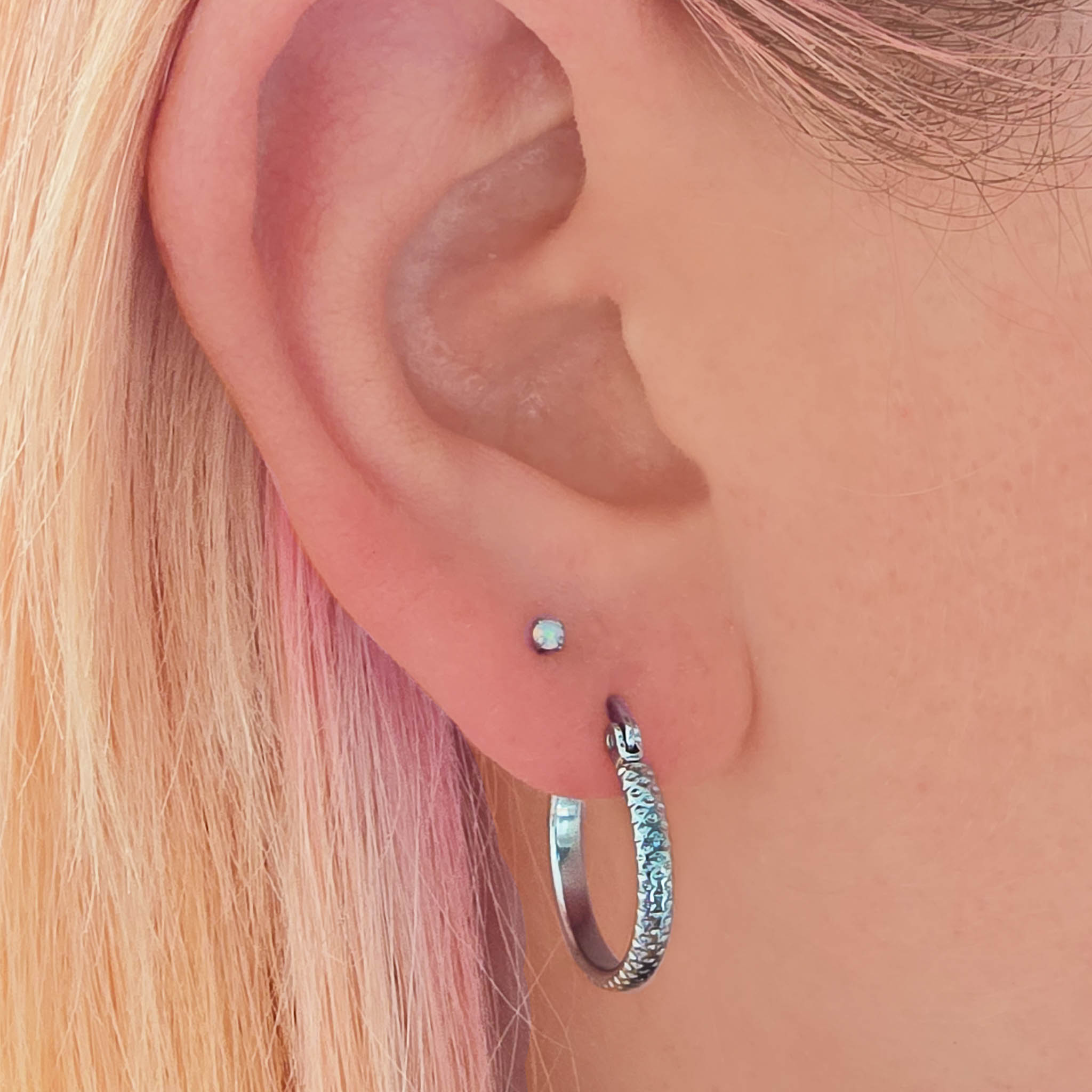  www.indieandharper.com Micro Opal Ball Back Stud