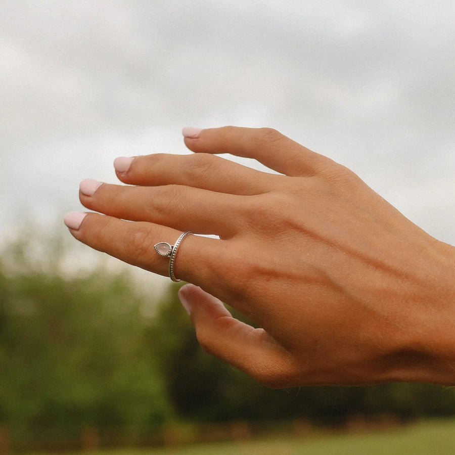 woman's hand wearing sterling silver rose quartz ring - rose quartz jewellery Australia 