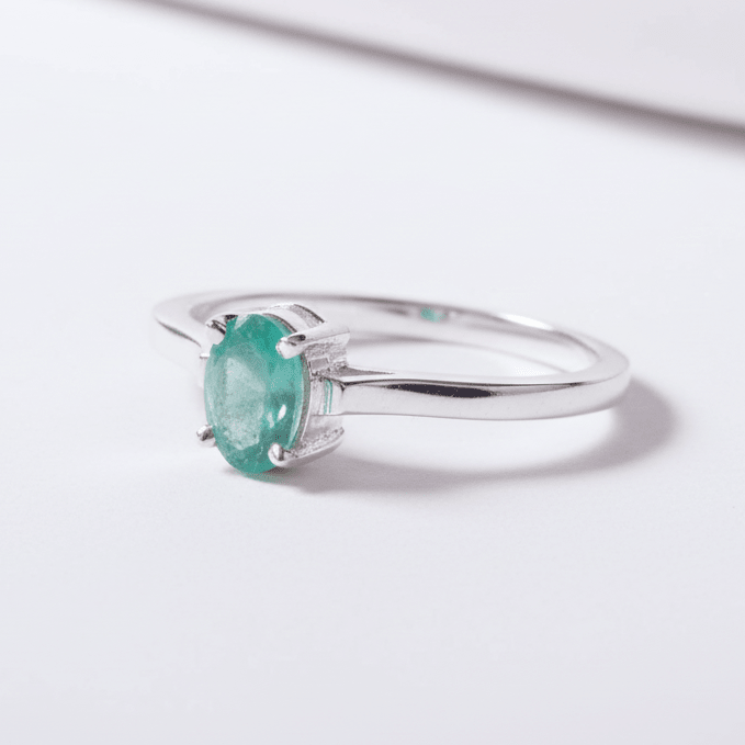 Sterling silver ring with natural emerald stone
