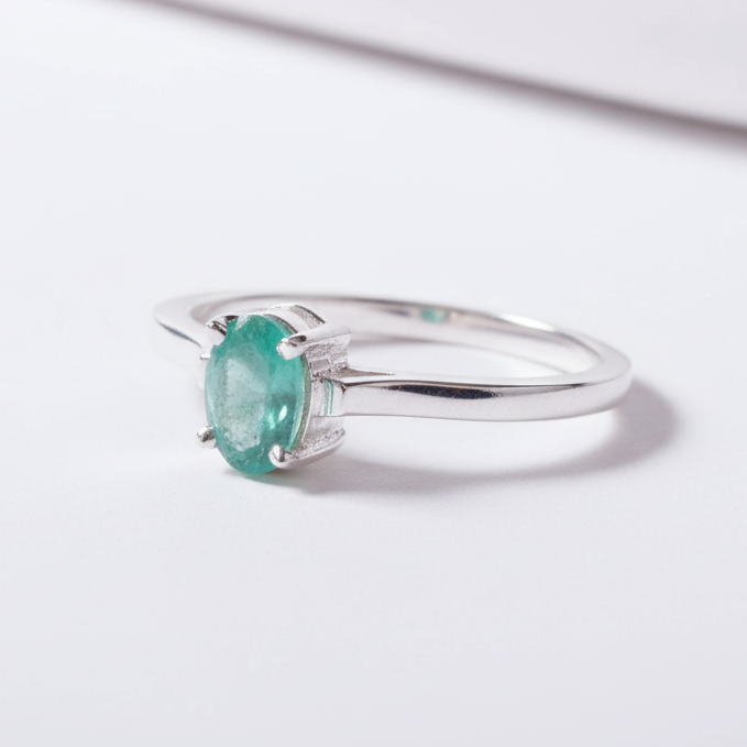 Sterling silver ring with natural emerald stone