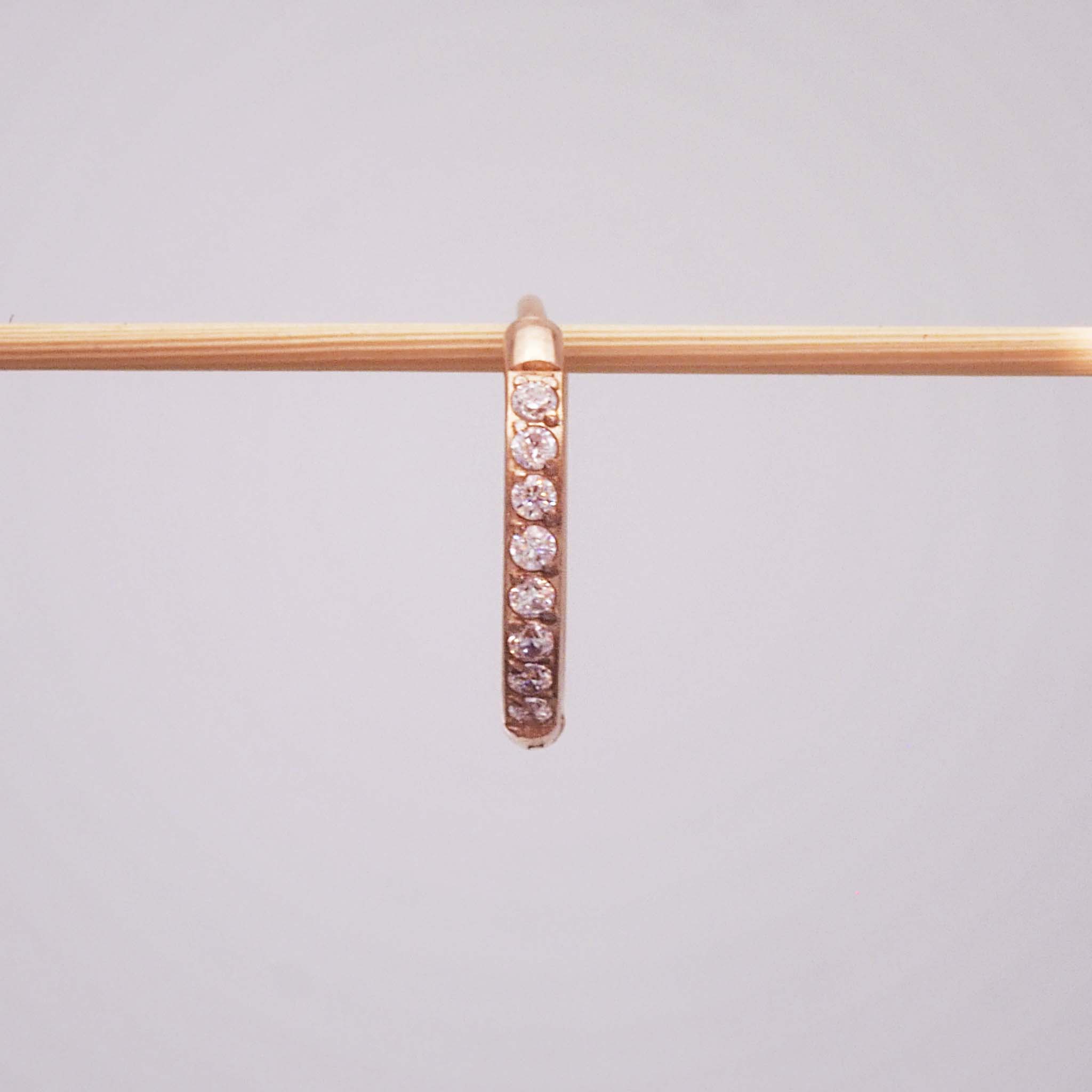 Single waterproof pavé rose gold hoop earring