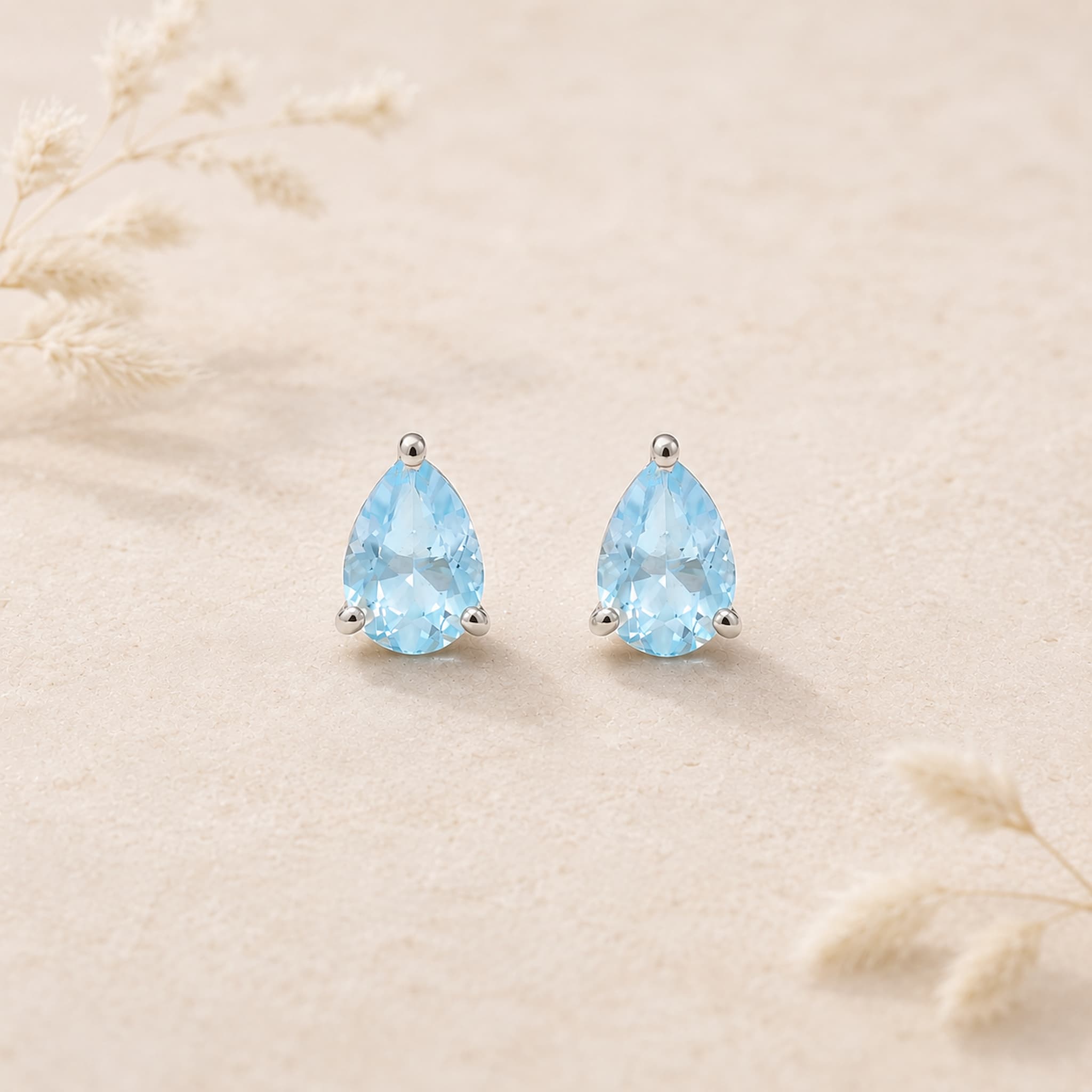 sterling silver facted claw-set pear-shaped natural blue topaz stud earrings