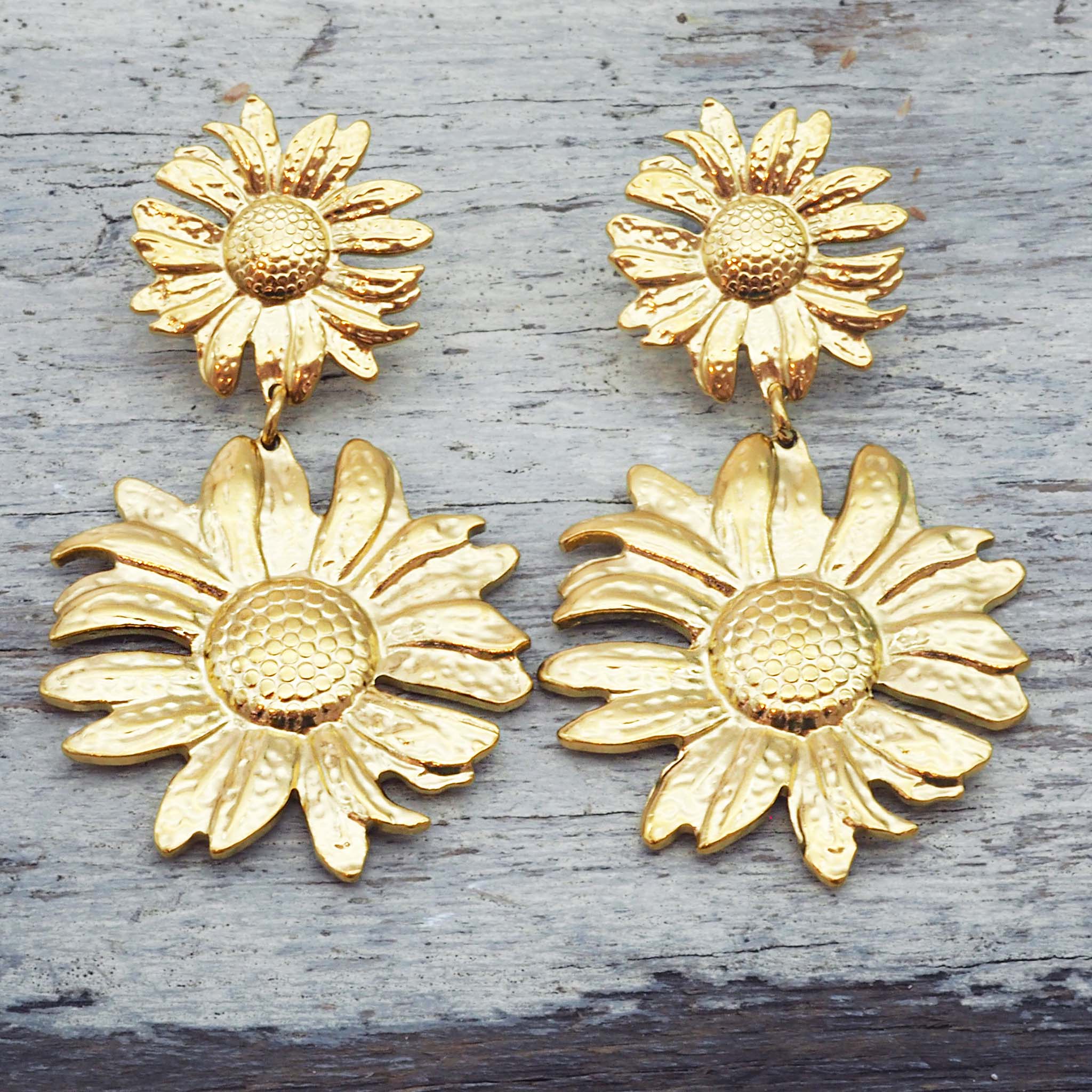  www.indieandharper.com Wildflower Gold Earrings